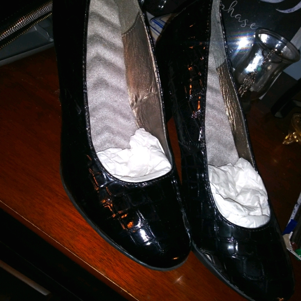 New gator skin print heels